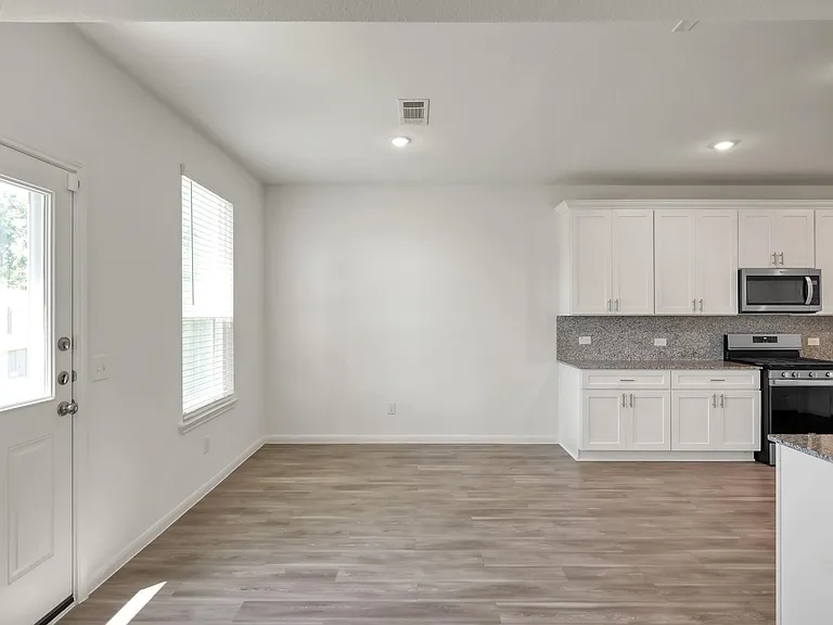 7314 Madison Commons Ln — Photo 8