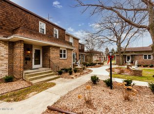 2513 Essex Ct, Saint Joseph, MI 49085