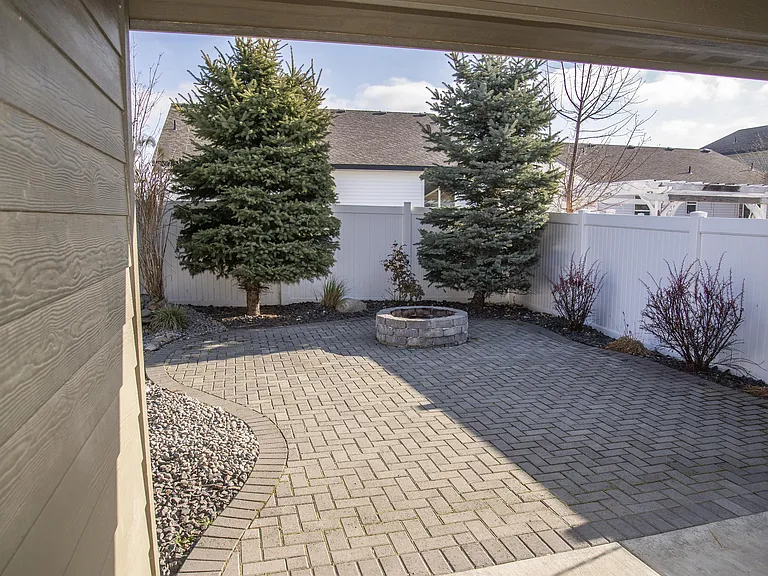 7719 N Goodwater Loop — Photo 16