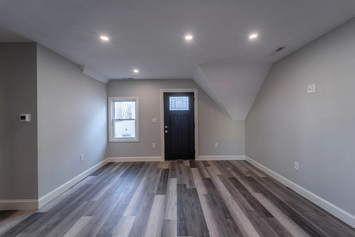 3 bed, 1000 sqft, $2,800 — Photo 2