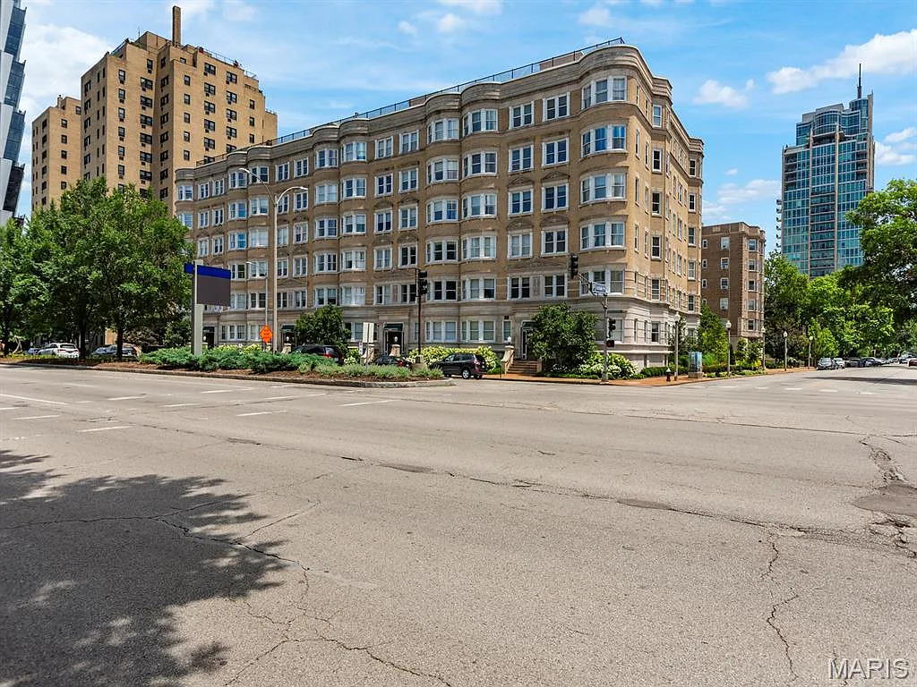 10 N Kingshighway Blvd APT 4C photo 1