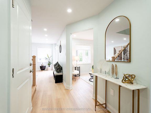 5th image of 66 Banting Cres