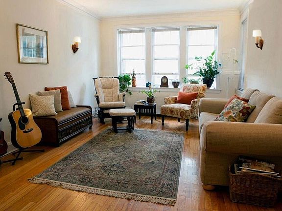 3rd image of 2250 N Burling St #3