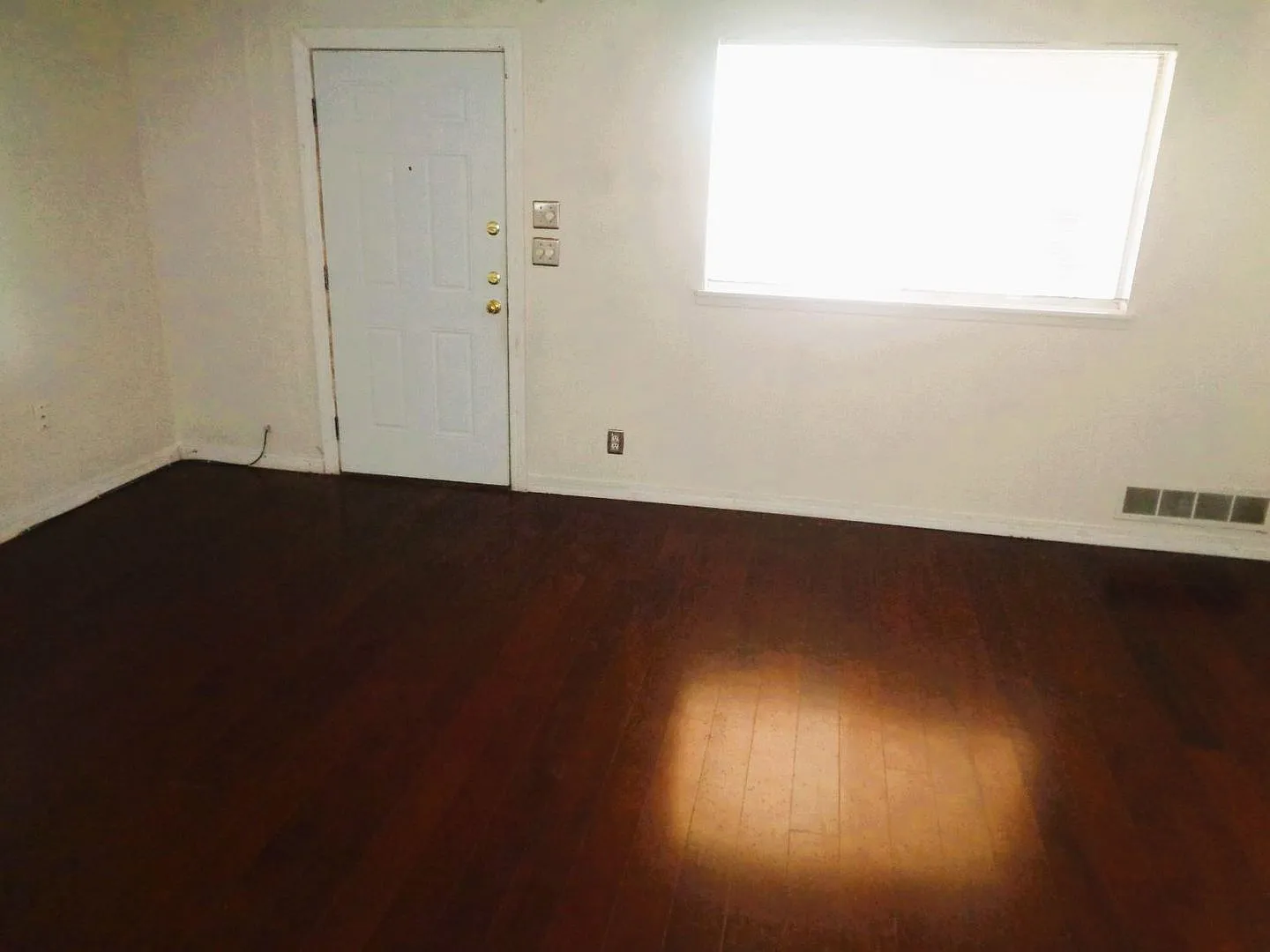 Adorable Single Level Northeast Home With Refrigerated Air Located In Quiet Neighborhood — Photo 3