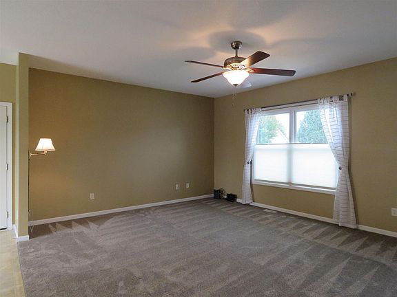 3rd image of 18865 Meadowflower Dr