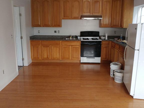 2nd image of 123 Oriente St #B