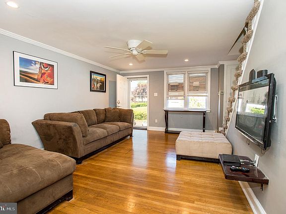 4th image of 2444 Stoneybrook Ln