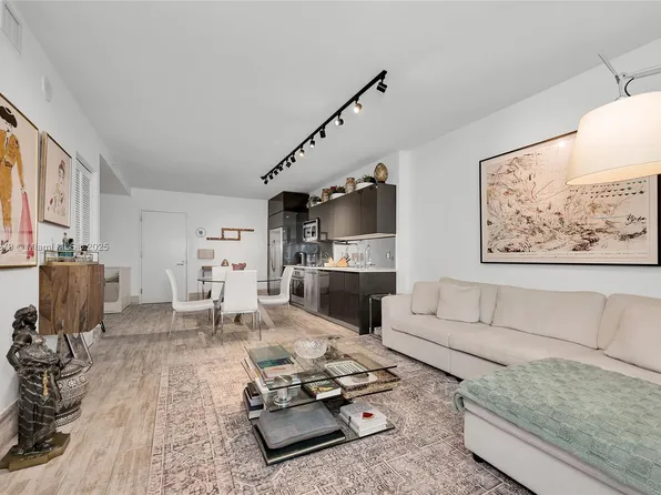 31 SE 6th St APT 304, Miami, FL 33131