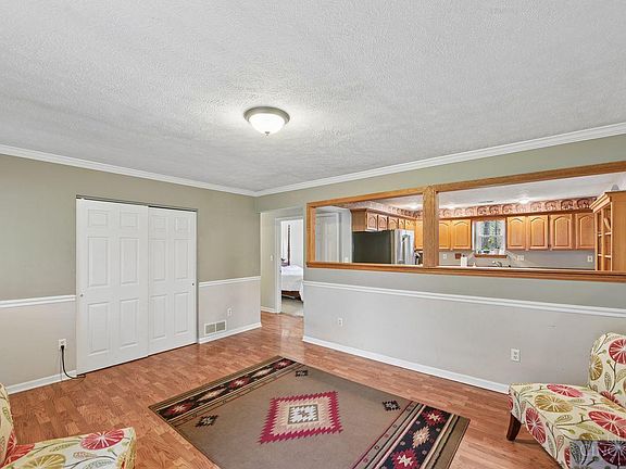4th image of 5881 Wade Rd