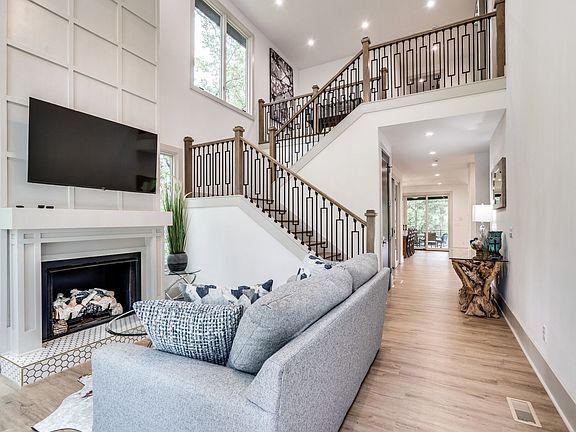 3rd image of 808 N Jefferson St Lot 4