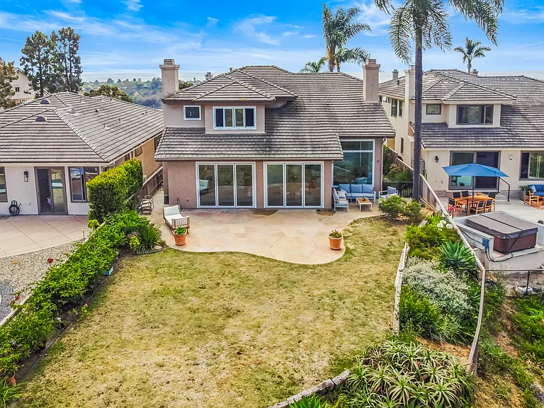 1807 Amalfi Dr — Photo 22