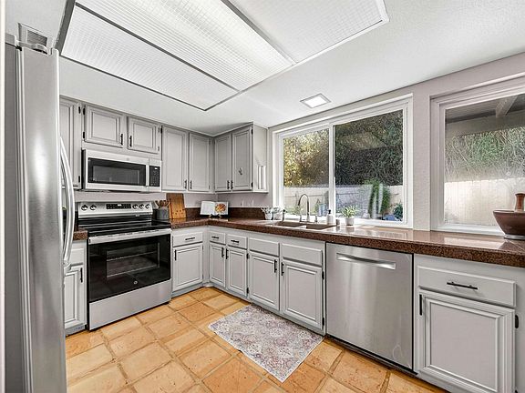 5th image of 2944 Cottingham St