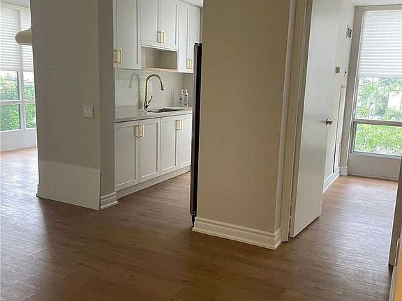 3rd image of 85 Bloor St E Unit 610