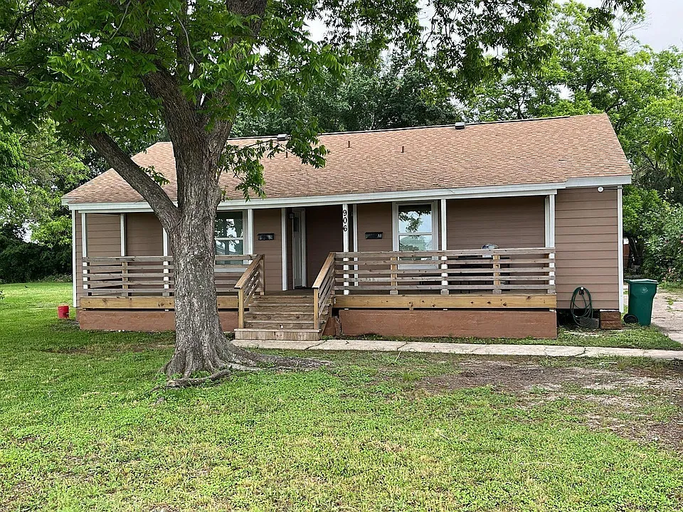 906 Eagle Ave #B