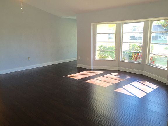 4th image of 1110 Hoover St