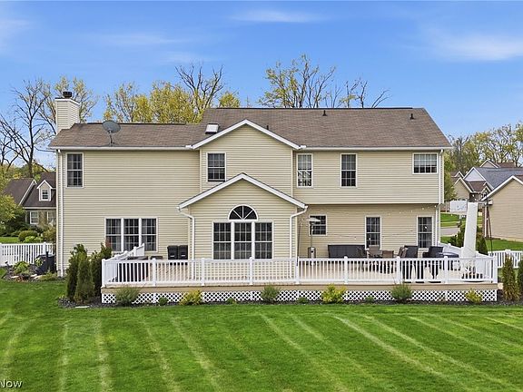 2nd image of 895 Williamsburg Ct