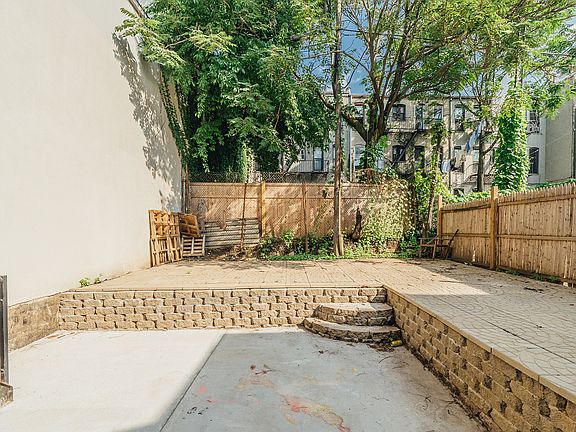 4th image of 208 Starr St #1B