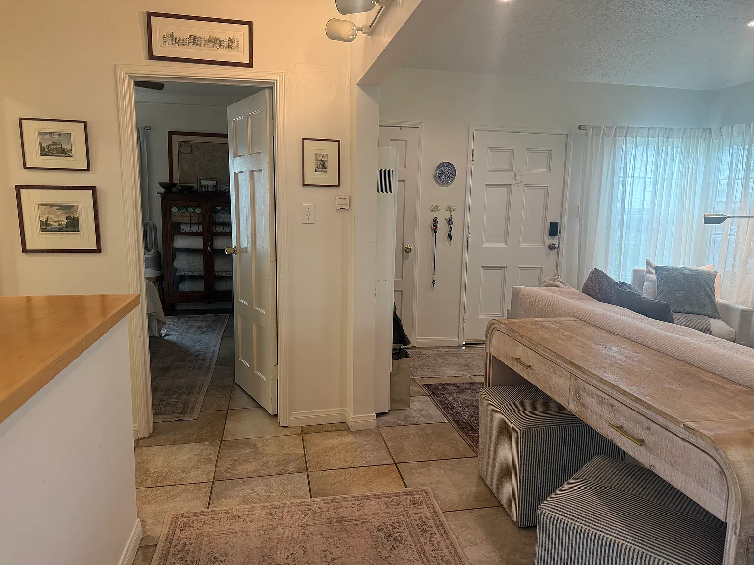 2 bed, 950 sqft, $4,270 — Photo 2