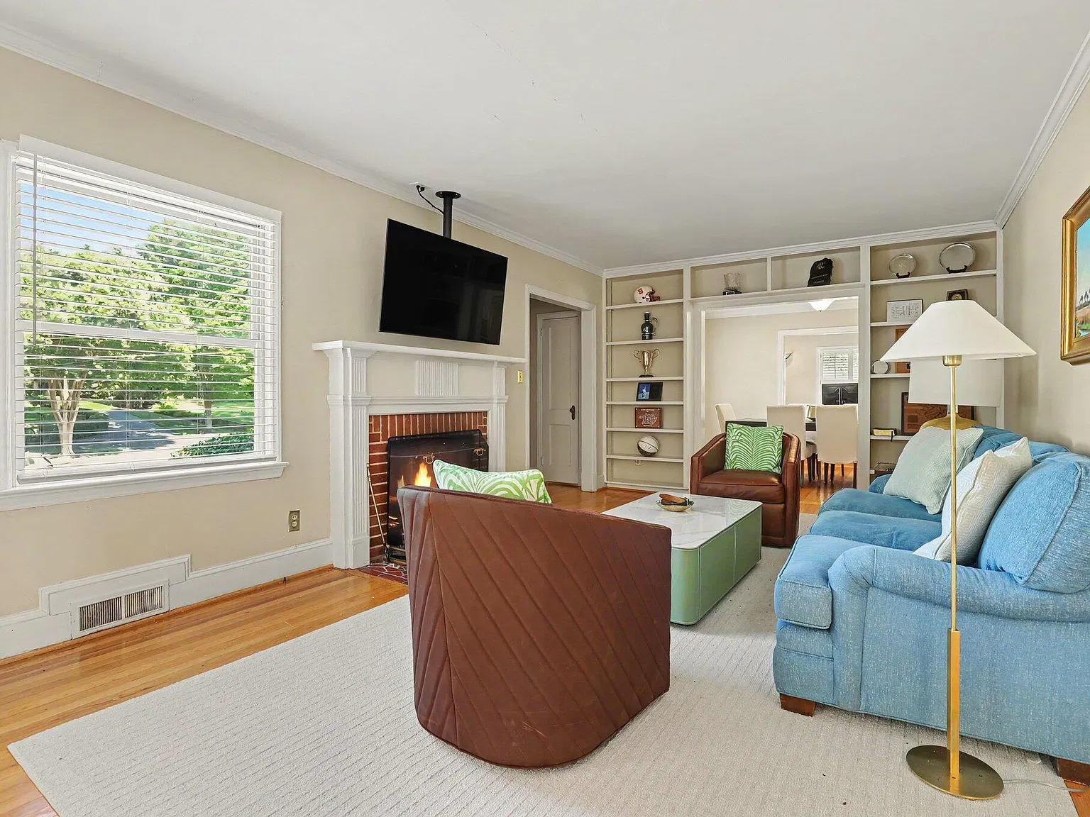 3 bed, 3.0 bath, 2850 sqft, $4,200 — Photo 3