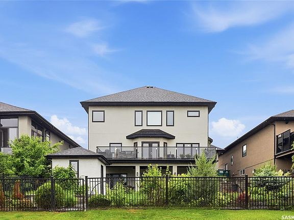 2nd image of 231 Fleming CRESCENT