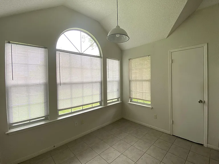 2707 Starling Dr — Photo 8