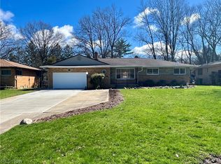 6381 Tanglewood Ln, Seven Hills, OH 44131