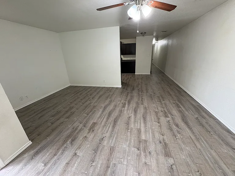 427 Cynisca St #C — Photo 3