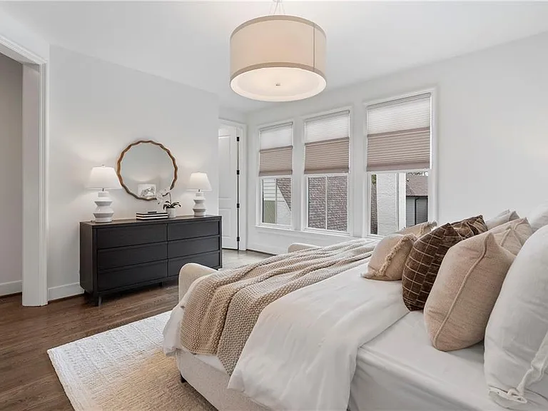 2711 Southwell St NE — Photo 25