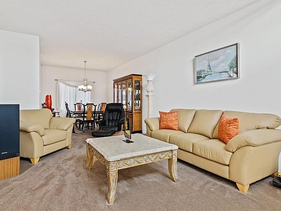 5th image of 11 Englewood Hl