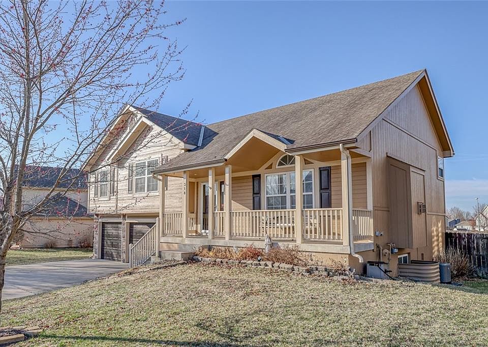 318 Eagle Glen Dr, Raymore, MO 64083 Zillow