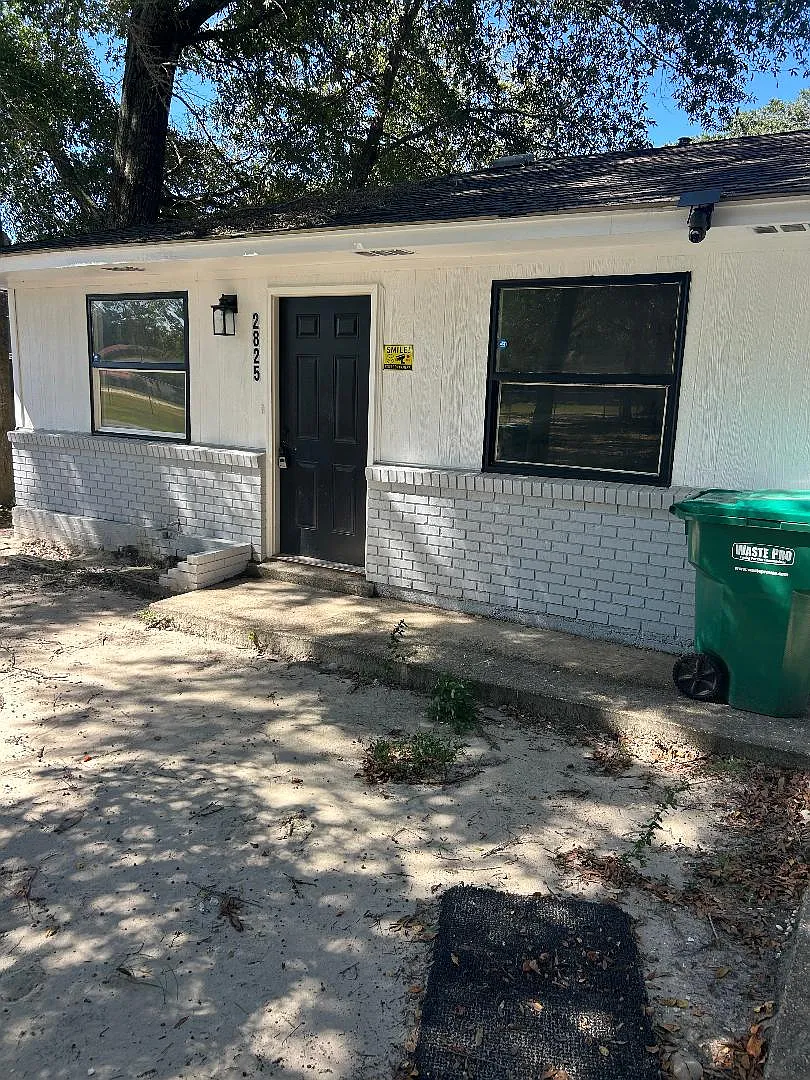3 bed, 1114 sqft, $1,350 — Photo 1