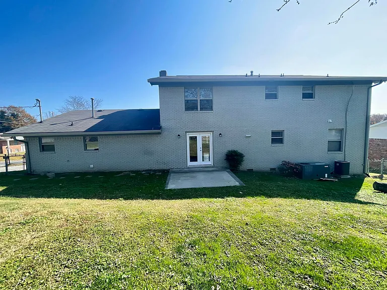 223 Raintree Ln — Photo 31