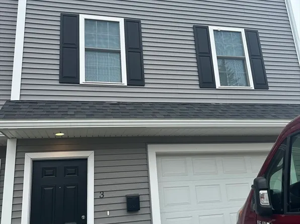 3 Marshall St #3, Lowell, MA 01851