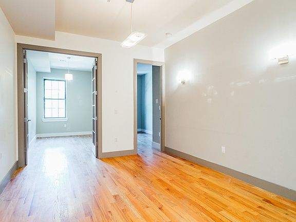 4th image of 218 Stanhope St #2C