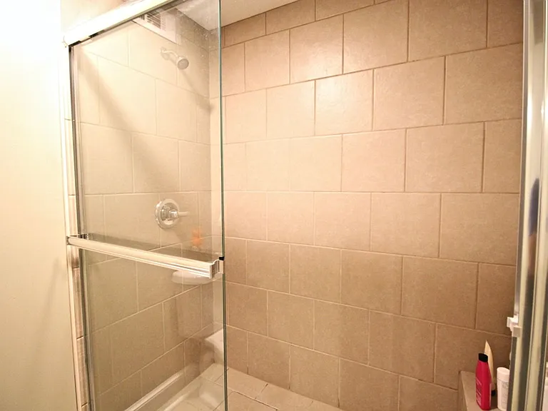 Plaza La Belle Apartments — Photo 71
