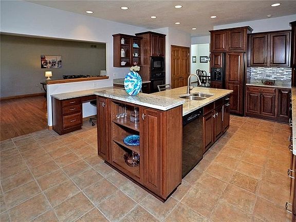 4th image of 9010 Lucia Ln