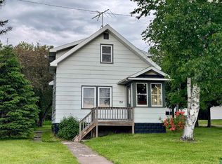 711 9th St, Two Harbors, MN 55616