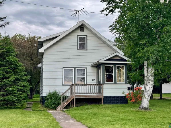711 9th St, Two Harbors, MN 55616