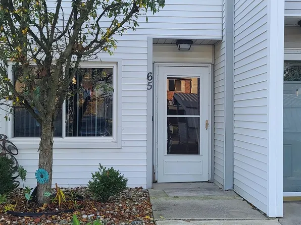 65 Rosebud Ln, Mount Clemens, MI 48043