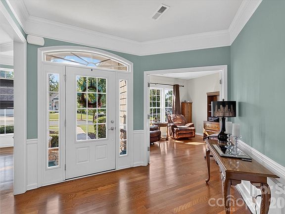 4th image of 35168 Carnation Ln