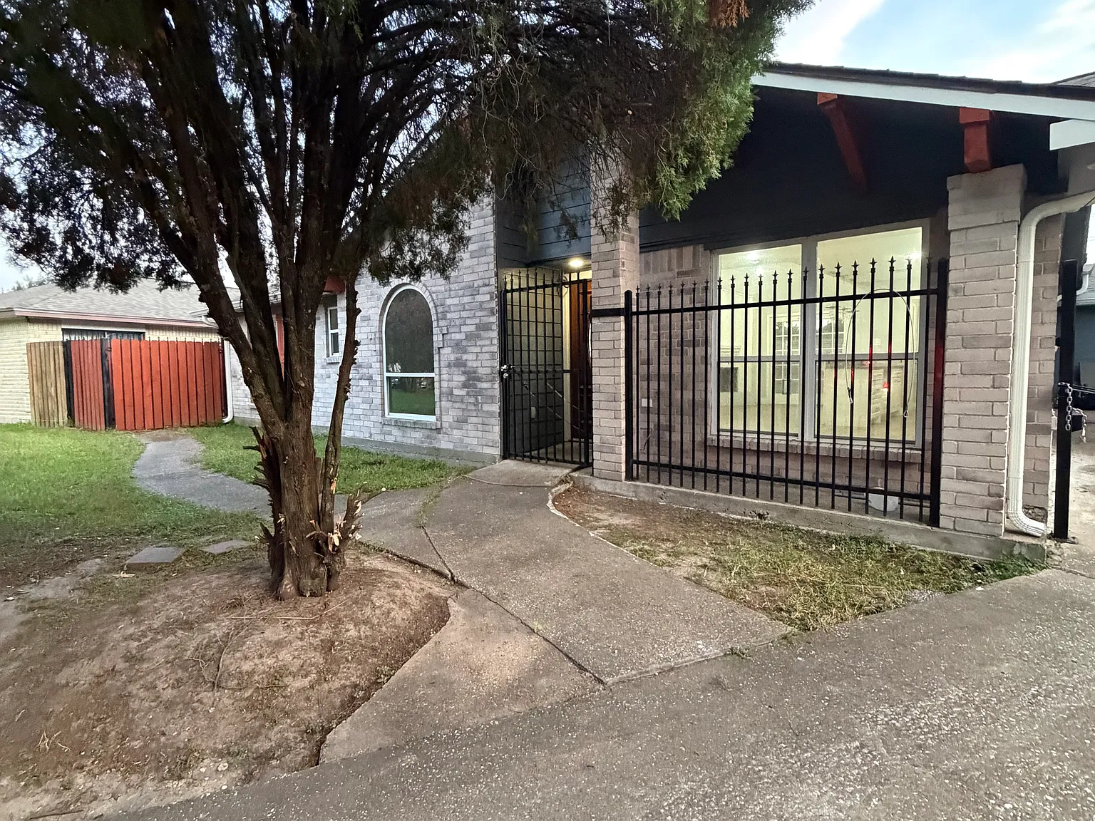 4 bed, 1600 sqft, $2,100 — Photo 2