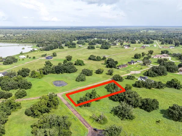1601 Old Henry Ct, Angleton, TX 77515