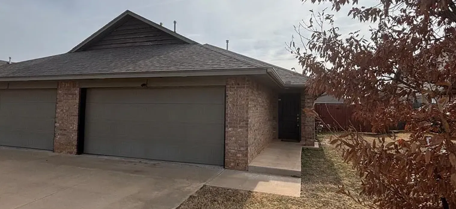 3 bed, $1,350 — Photo 1
