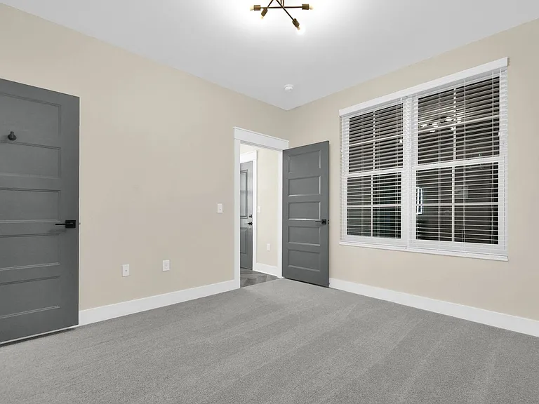 Beautiful luxury apartments available close to downtown! — Photo 15