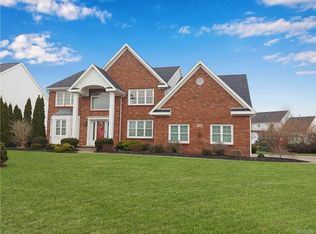 6316 Cloverleaf Cir, East Amherst, NY