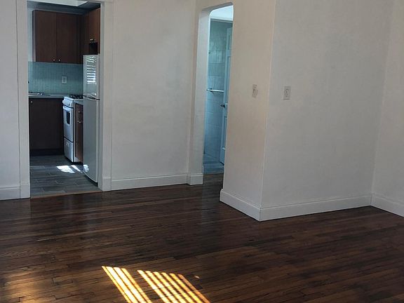 3rd image of 2115 Bay Dr APT 2B