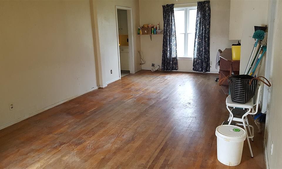 2nd image of 6729 Lovett Ave