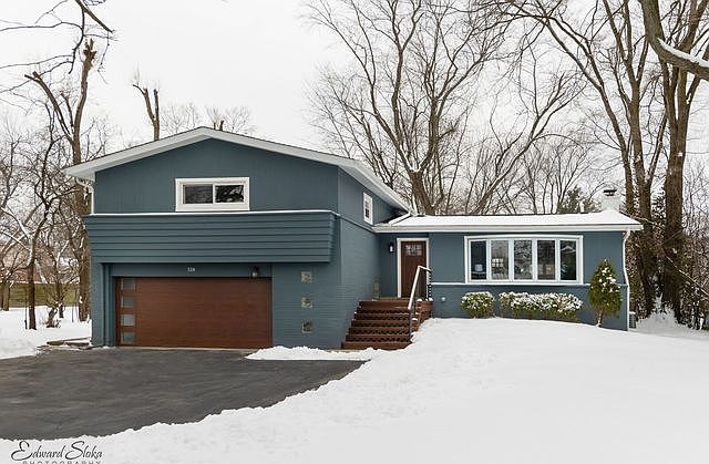 1st image of 518 Deerpath Ct