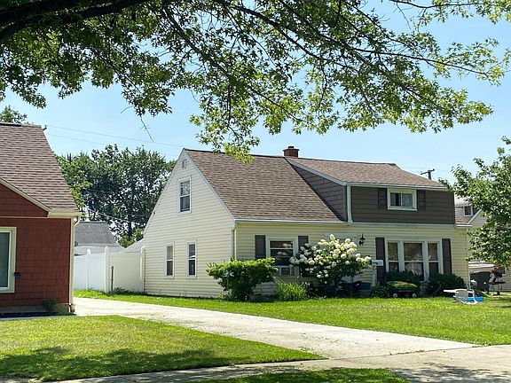 3rd image of 27130 Drakefield Ave