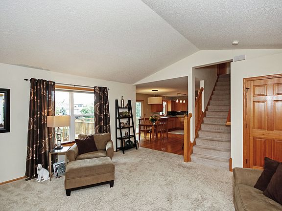5th image of 371 Nathan Ln N